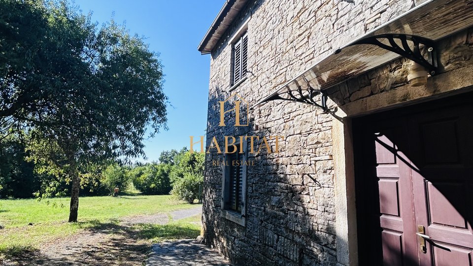 Istria, Momjan, OPPORTUNITY, 2 detached houses, 430m2, quiet village