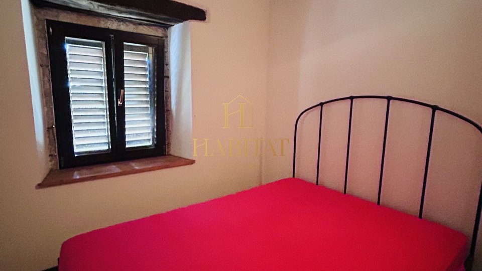 Istra, Momjan, PRILIKA, 2 samostojeće kuće, 430m2, mirno naselje