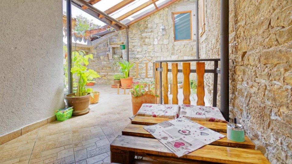 Istria, Momjan , house 300m2, for sale