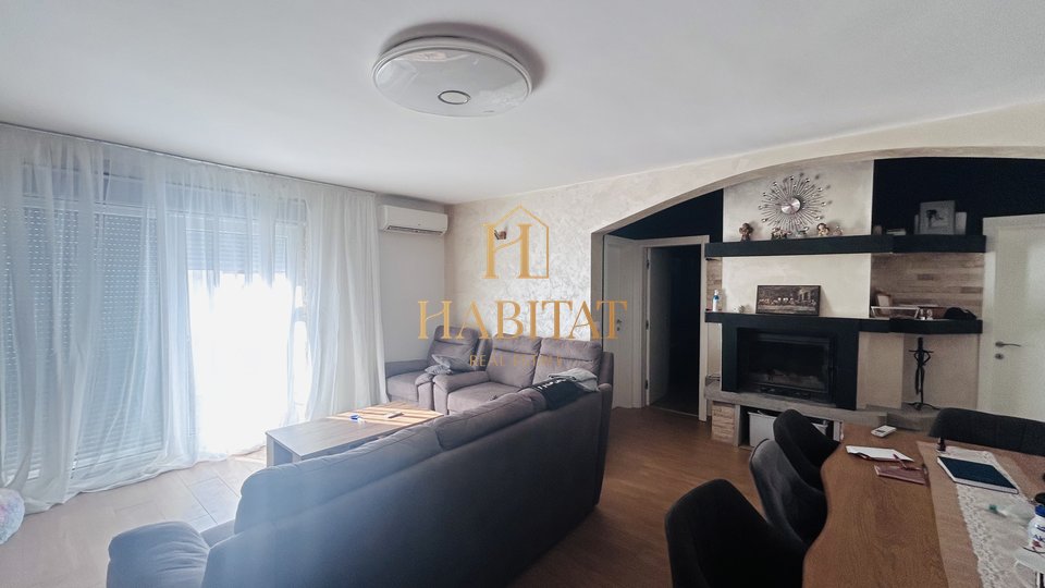 Istra, Petrovija, hiša s 3 vrstnimi apartmaji in konobo 320m2, parkirišče