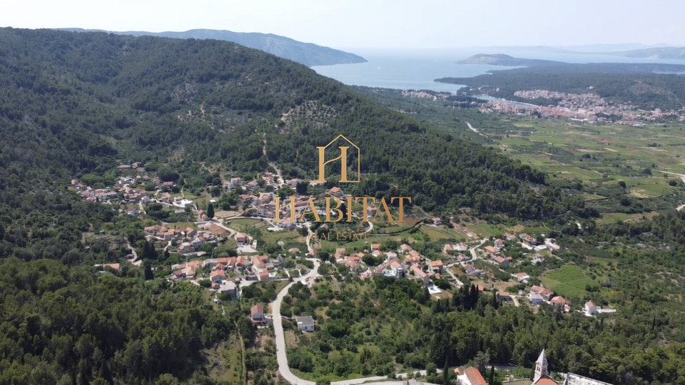 Dalmacija, Hvar, okolica Starega Grada, gradbeno zemljišče 1240m2