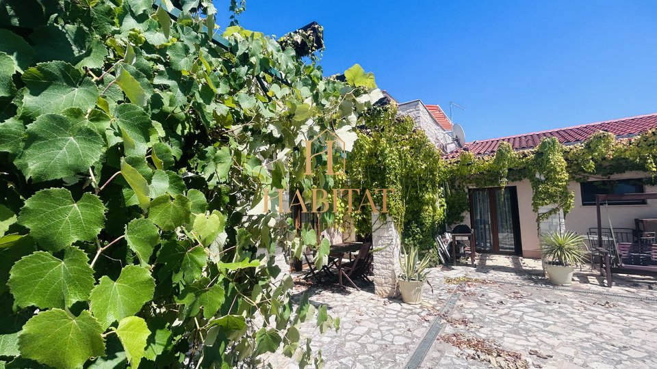 Istria, Umag, house 251m2, yard 1276m2, quiet village