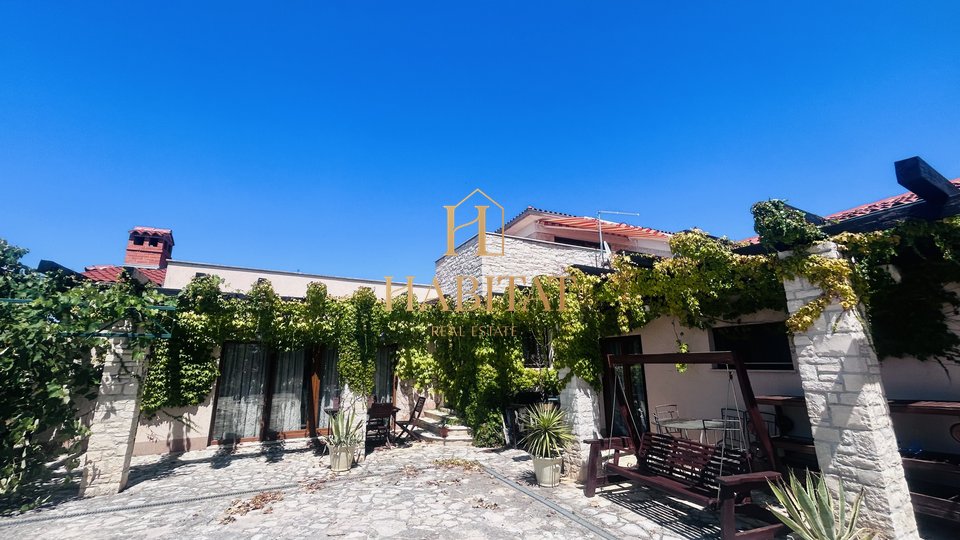 Istria, Umag, house 251m2, yard 1276m2, quiet village