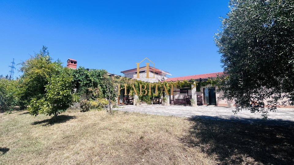 Istria, Umag, house 251m2, yard 1276m2, quiet village