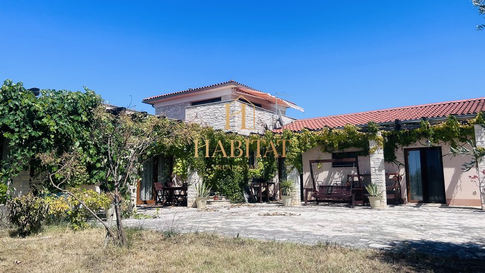 Istria, Umag, house 251m2, yard 1276m2, quiet village