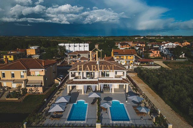 Istria, Umag, semi-detached villa with pool, sea view, 300m from the sea