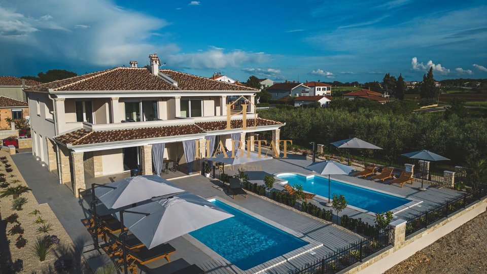 Istria, Umag, semi-detached villa with pool, sea view, 300m from the sea