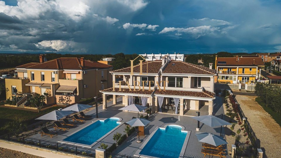 Istrien, Umag, Doppelhaushälfte mit Pool, Meerblick, 300 m vom Meer entfernt