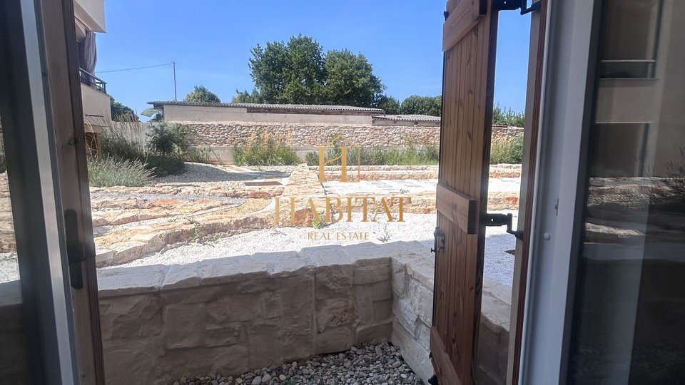 Istria , Umag , OPPORTUNITY , apartment 2 bedrooms + living room , parking , 30m from the sea , sea view , new building