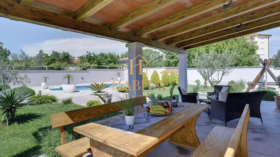 House, 270 m2, For Sale, Medulin