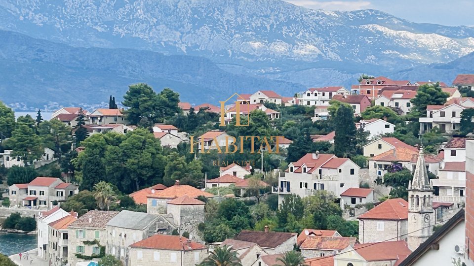 Dalmacija, Brač, Splitska, gradbeno zemljišče 550m2, blizu plaže in morja, pogled na morje