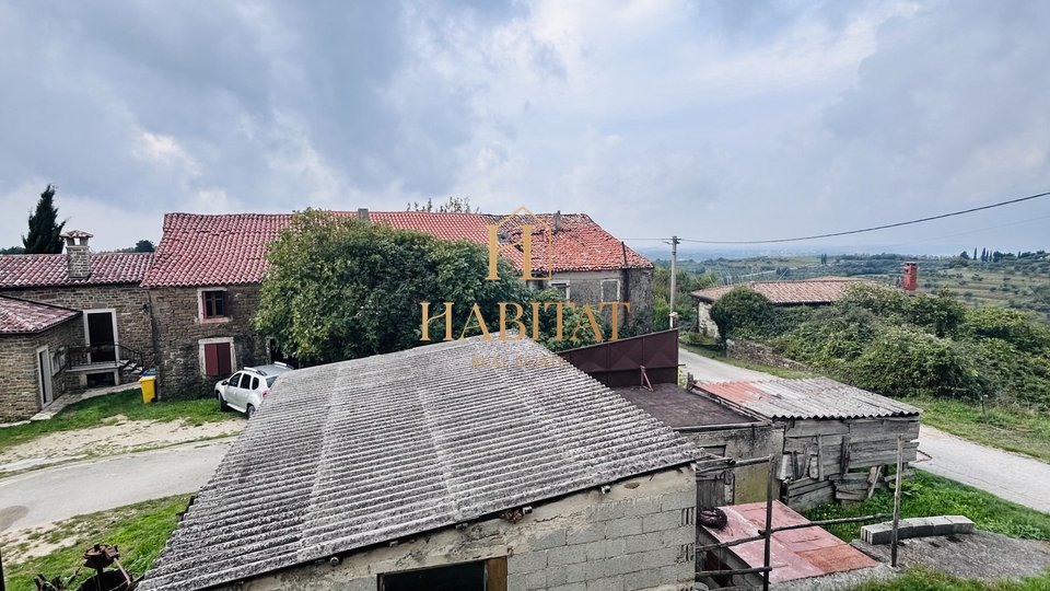 Istria, Momjan area, two old stone houses, 219m2, standing