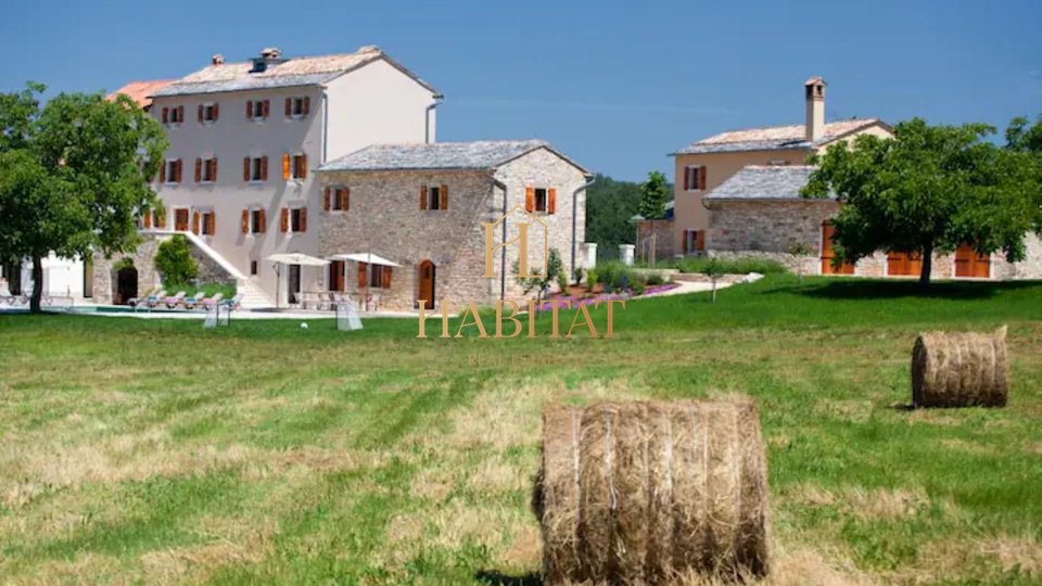 Istria, estate of 4 buildings of 1042m2, land 11700m2