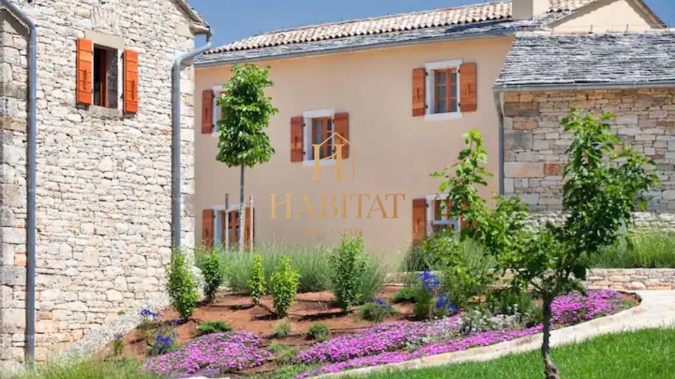 Istria, estate of 4 buildings of 1042m2, land 11700m2