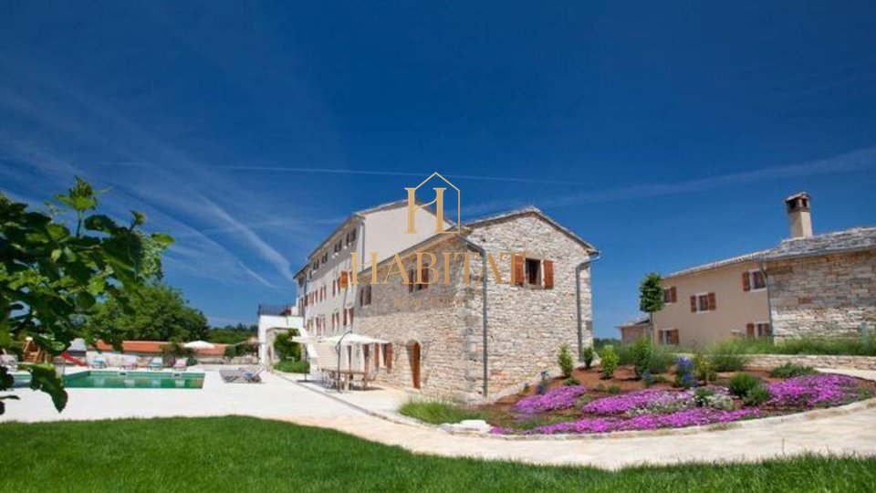 Istria, estate of 4 buildings of 1042m2, land 11700m2