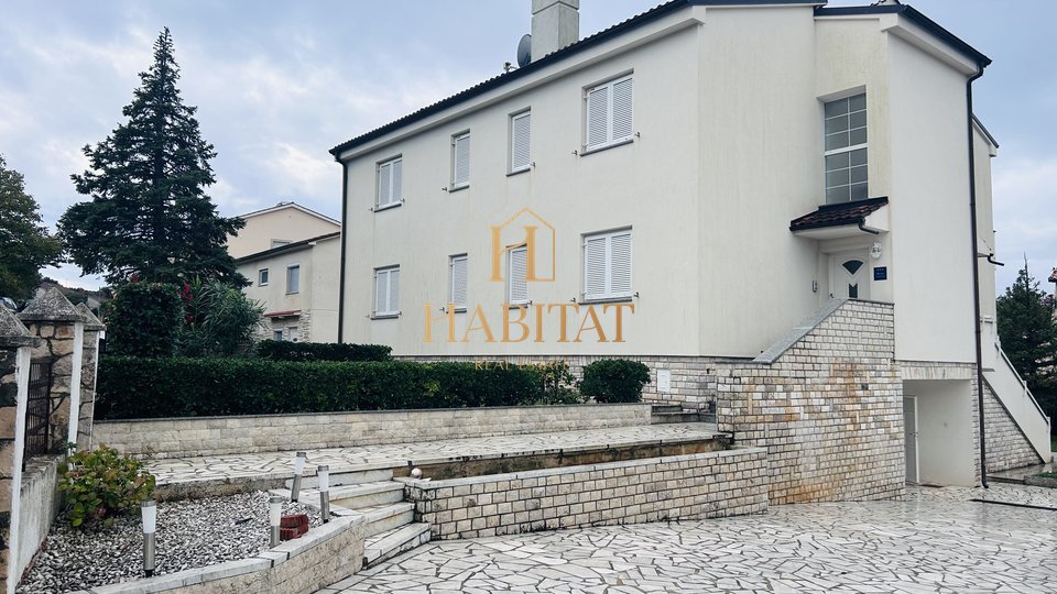 Istria, Medulin, Pjescana Uvala, Villa 330m2 with 6 apartments, apartment 140m2