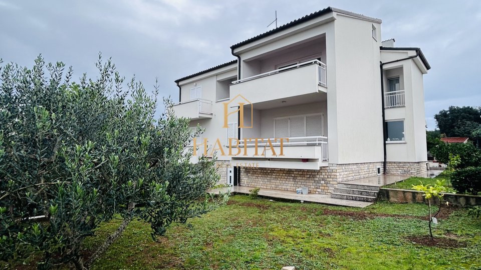 Istria, Medulin, Pjescana Uvala, Villa 330m2 with 6 apartments, apartment 140m2