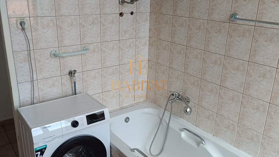 Istra , Pula , Sijana , Villa 200m2 , 4SS+DB , garaza , poslovni prostor , dvoriste 480m2