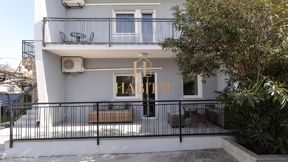 Istra, Medulin, kuća 220m2 sa tri apartmana , 300m od mora