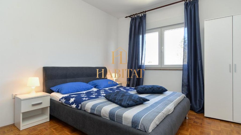 Istra, Medulin, kuća 220m2 sa tri apartmana , 300m od mora