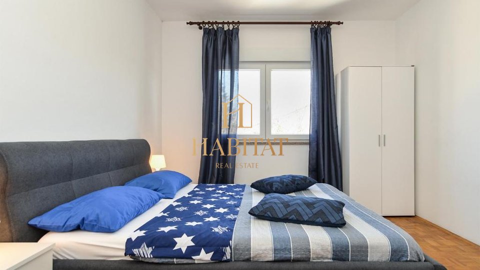 Istra, Medulin, kuća 220m2 sa tri apartmana , 300m od mora