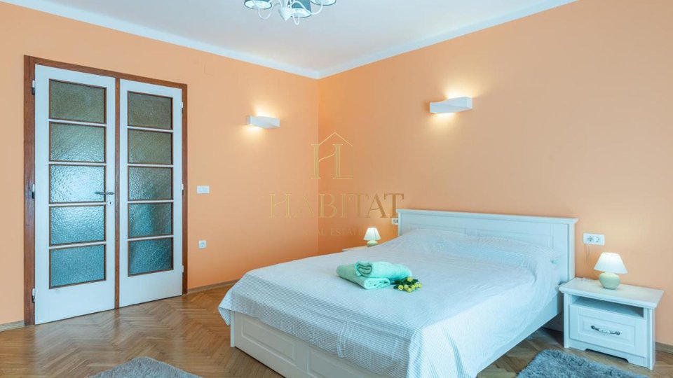 OPATIJA, PREKRASAN STAN U VILI S POGLEDOM NA MORE, APARTMANOM I GARAŽOM