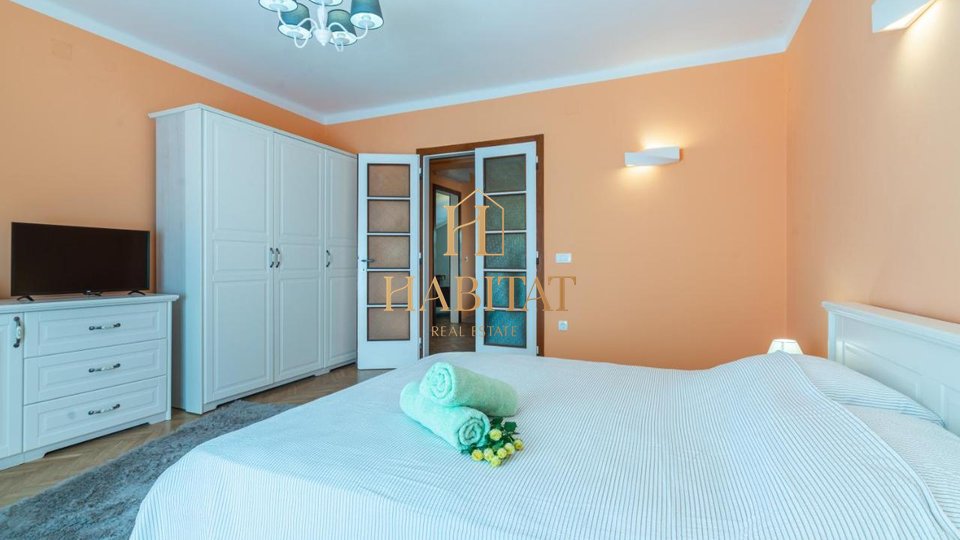 OPATIJA, PREKRASAN STAN U VILI S POGLEDOM NA MORE, APARTMANOM I GARAŽOM