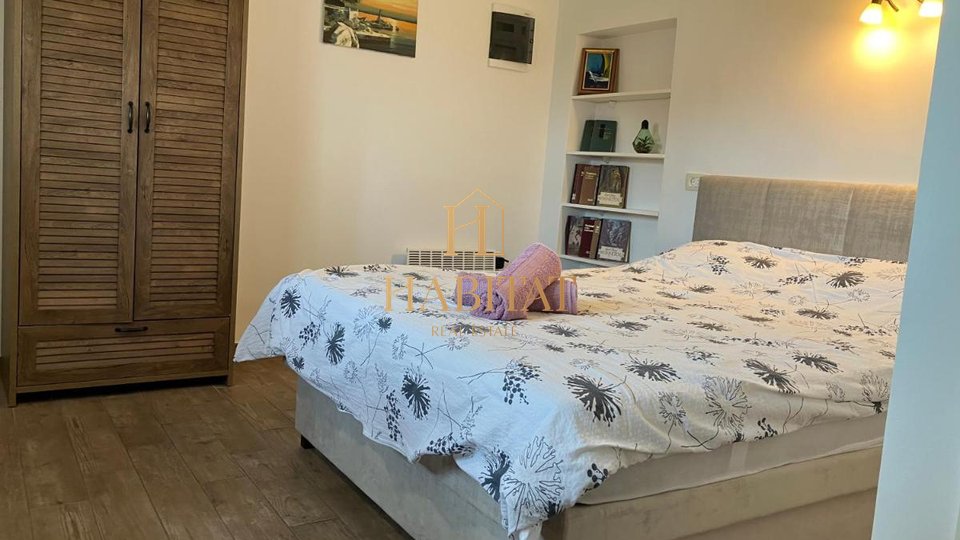 OPATIJA, PREKRASAN STAN U VILI S POGLEDOM NA MORE, APARTMANOM I GARAŽOM