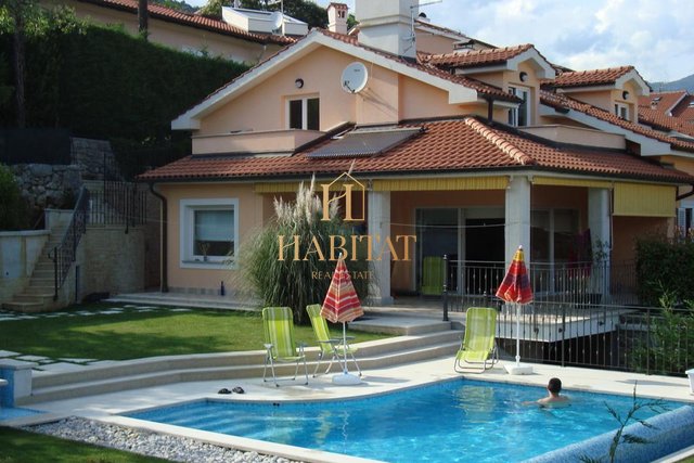 BEAUTIFUL VILLA WITH A SWIMMING POOL IN A EXCELLENT LOCATION